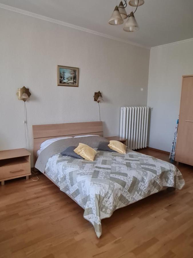 Lacplesa Central Apartments Riga Ngoại thất bức ảnh